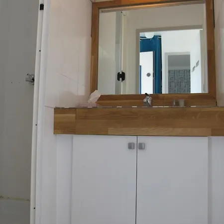Superbe Studio Cabine Au Bord De La Plage Apartment Saint-Raphael (Var)